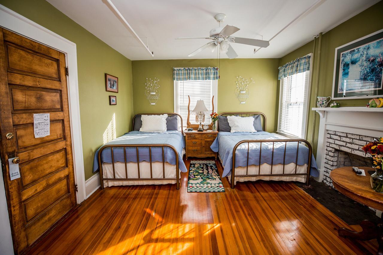 ヘンダーソンビル The Henderson Bed & Breakfast エクステリア 写真